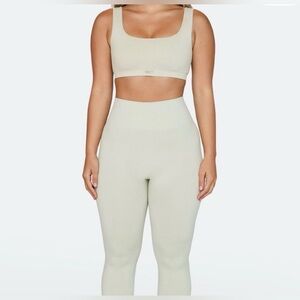 SET Active Oat Milk Sculptflex Box Cut Bra and Leggings